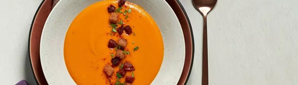 Spaanse pompoensoep met chorizo en speculaascroutons