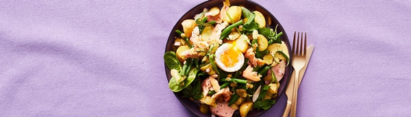 lentesalade met gerookte forel