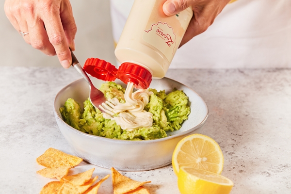 Guacamole met Zaanse mayonaise