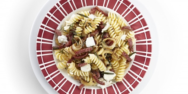 Fusilli met salami en mozzarella