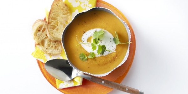 Zoete aardappelsoep met knoflooktoast