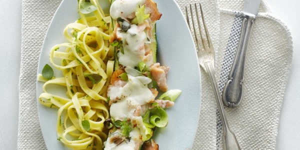 Courgette gevuld met zalm en prei