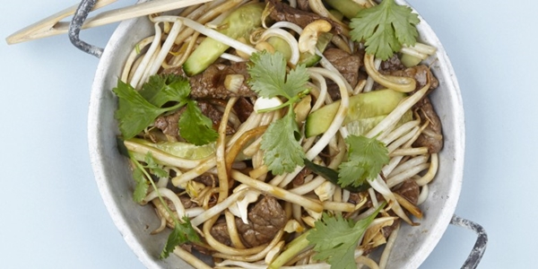 wokmie met biefstuk, gember en oestersaus
