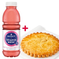 SPAR roomboter amandel gevulde koek en Sourcy vitaminwater 500 ml
