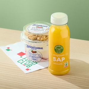 SPAR sappen/smoothie fles 250ml + Zuivelhoeve boer'n yoghurt 170gr samen voor €3.50